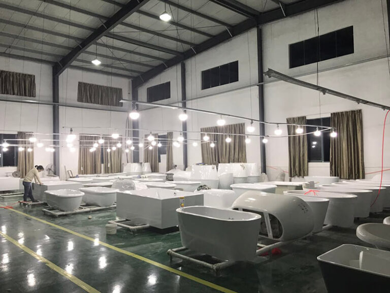 Freestanding bathtub-Polishing workshop